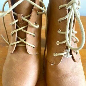 Light brown boot with heals- Timberlane style